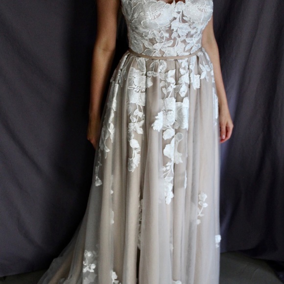 BRAND NEW Custom Wedding Dress - Picture 5 of 9